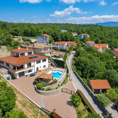 Unique With Private Pool Near *